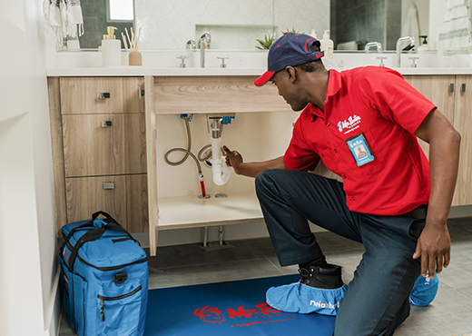 Bath tub drain cleaning service